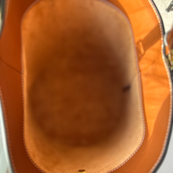 CELINE Bucket 16 Bag Smooth Calfskin Tan - Picture 8 of 11